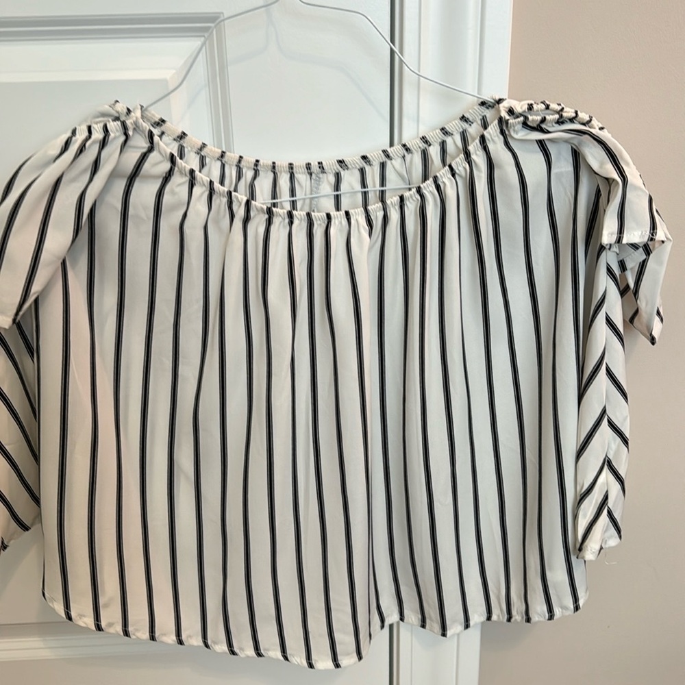Off the Shoulder Black and White Striped Top size Large